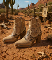 Botines cowboy para mujer SKYDIVA FOMO en color beige, vista completa