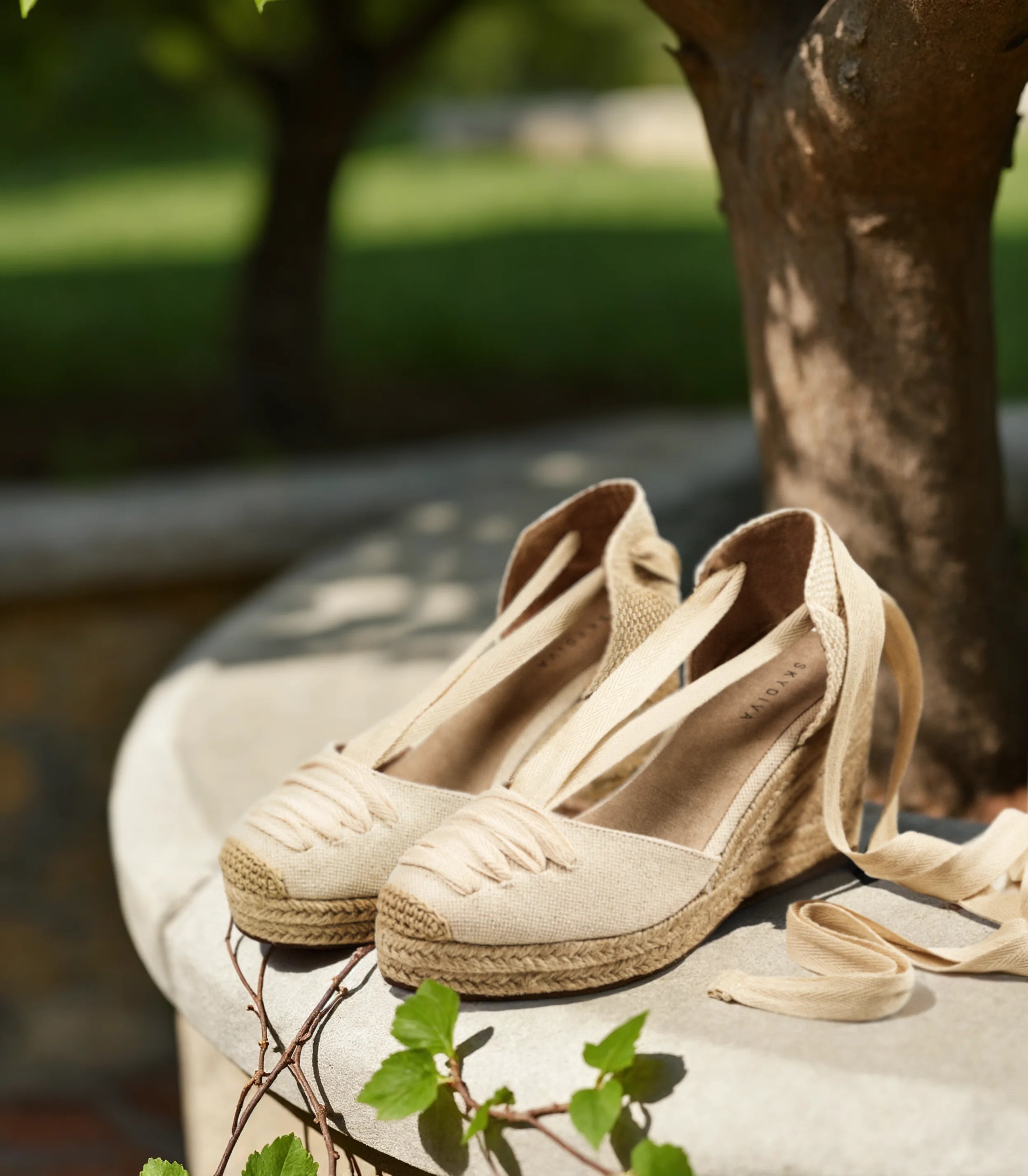 Alpargatas con cuña para mujer SKYDIVA CUTE en color beige, vista completa