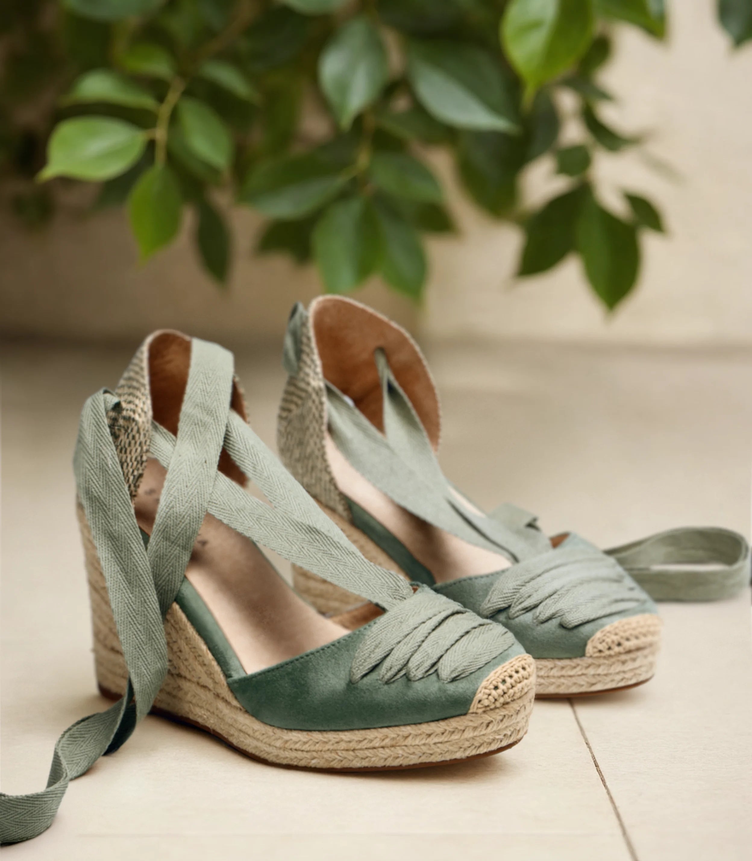 Alpargatas con cuña para mujer SKYDIVA CUTE en color verde, vista completa