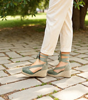 Alpargatas con cuña para mujer SKYDIVA CUTE en color verde, vista completa modelo